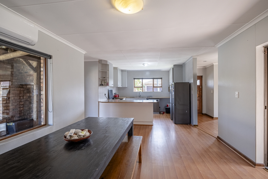 4 Bedroom Property for Sale in Summerstrand Eastern Cape